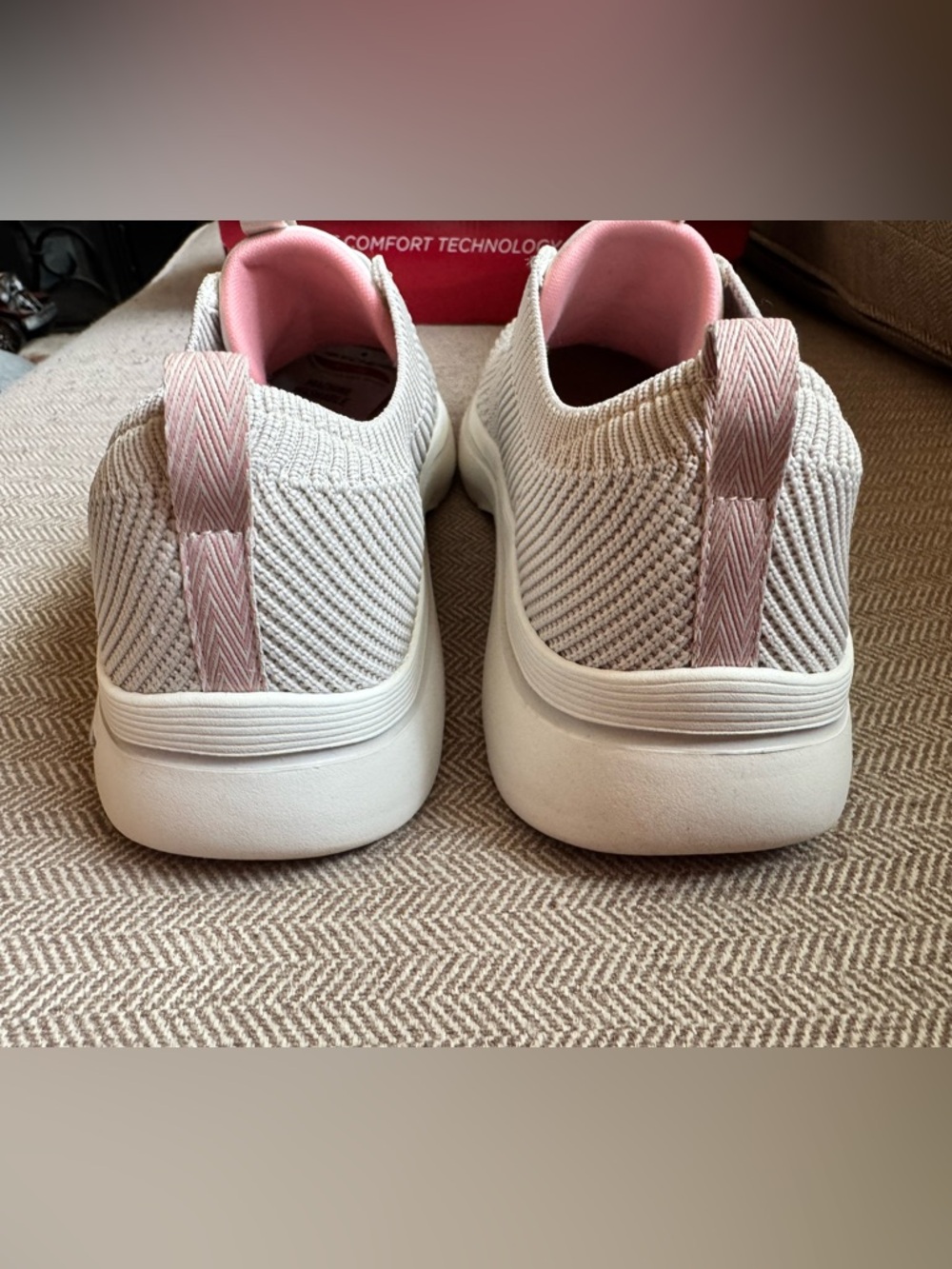 Sketchers Women's GO WALK Arch Fit “Crystal Waves” Walking Sneakers - Size 8.5 - Picture 5 of 16